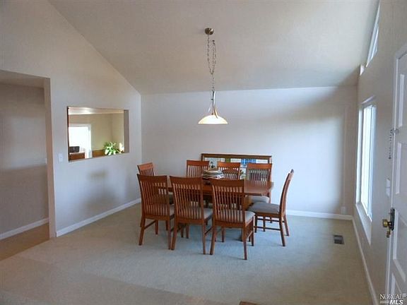 5th image of 826 Louise Dr