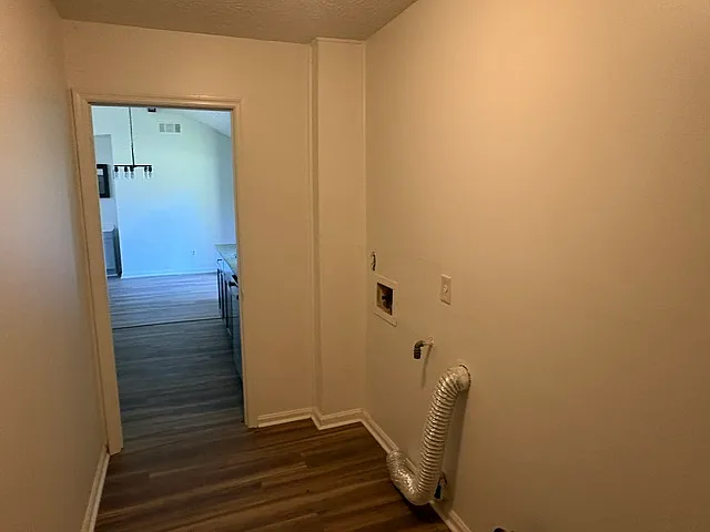 Laundry Area with Washer Dryer Hookups