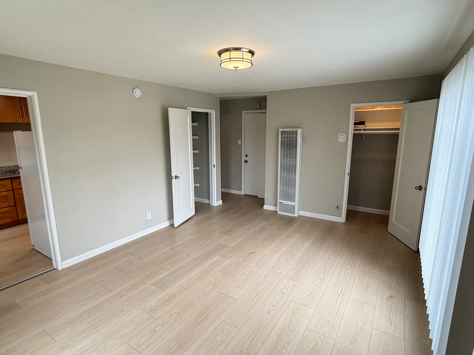Studio, 400 sqft, $1,545 — Photo 3