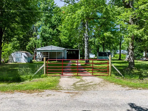 1632 Birch Dr, Lake, MI 48632