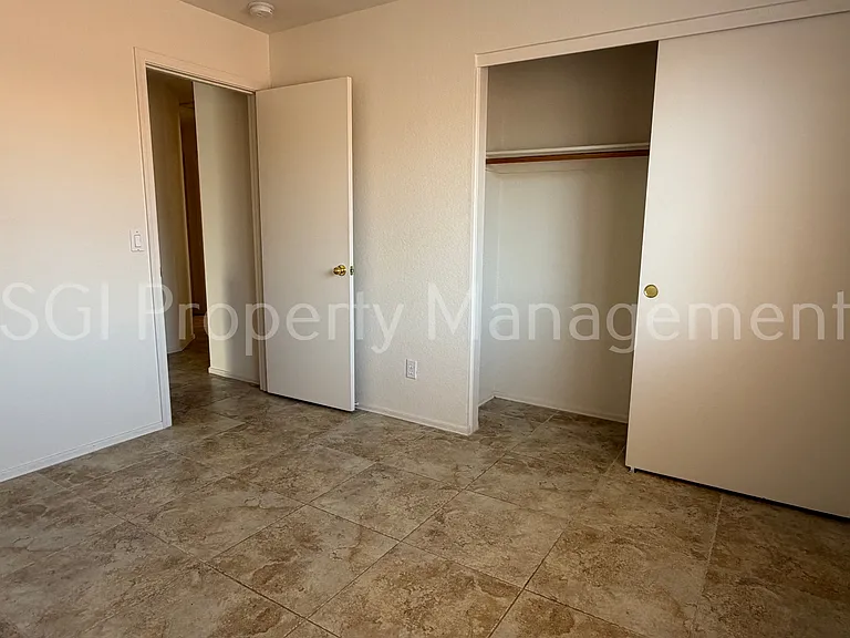 10318 W Missouri Ave — Photo 7