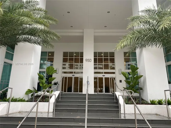 950 Brickell Bay Dr APT 2206, Miami, FL 33131