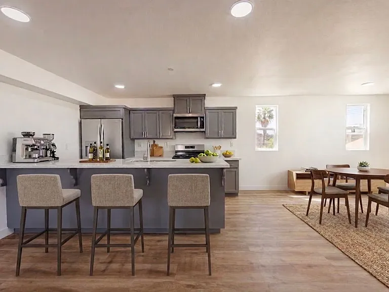 Huge 2, 3 & 4 Bed 2026 Townhomes — Photo 2
