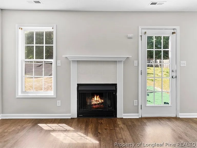 124 Hosta Dr — Photo 8