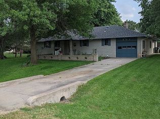 801 Foothill Dr, Hutchinson, KS 67502