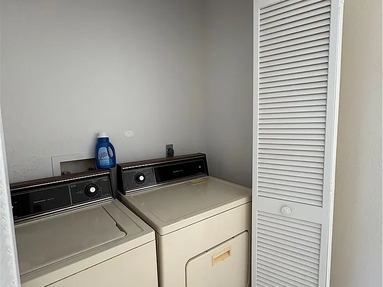 1005 SW 48th Ter #8 — Photo 24