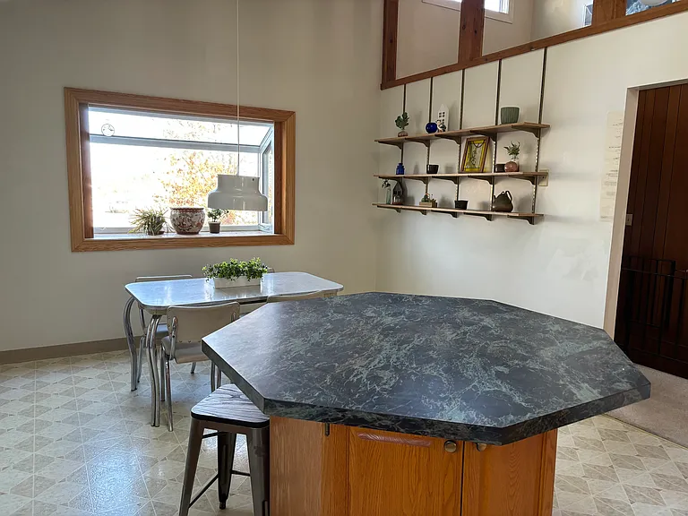 3424 Silver Lake Rd — Photo 2