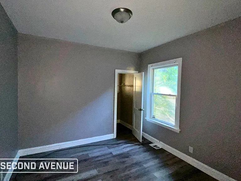 12439 S Perry Ave — Photo 8