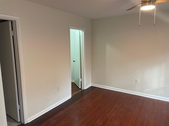 MASTER BEDROOM ON GROUND FLOOR WITH WALK IN CLOSET AND ATTACHED BATHROOM