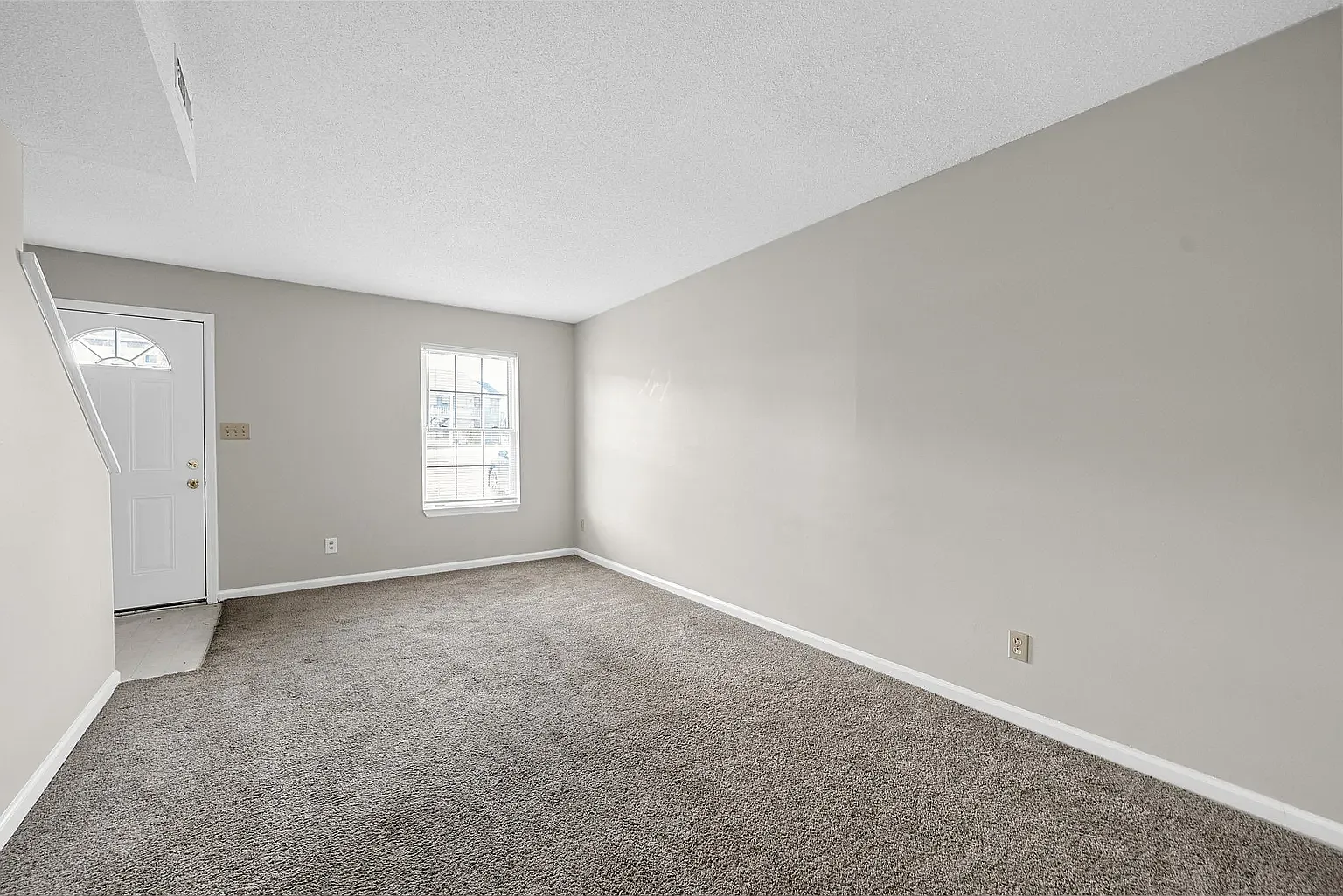 2 bed, 1.5 bath, 1100 sqft, $1,095 — Photo 2