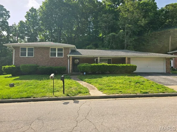 1026 La Pleins Dr, East Saint Louis, IL 62203