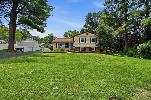 6426 Carriage Dr Photo 1