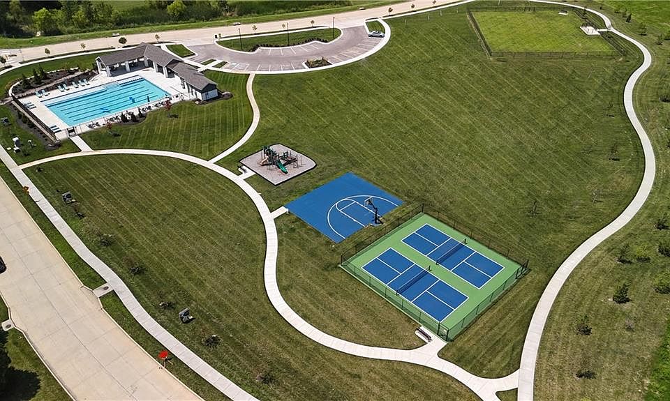 1712 SW Arbor Park Dr, Lees Summit, MO 64082 | Zillow