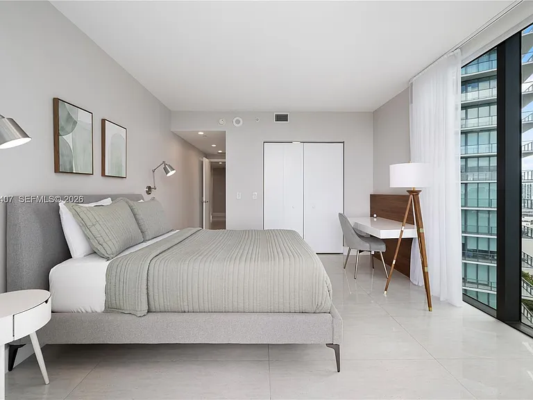 650 NE 32nd St #1501 — Photo 16