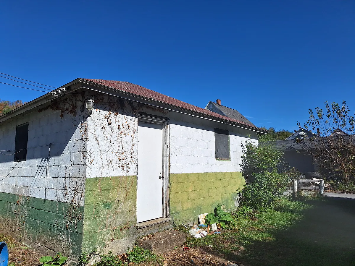 Building Photo - 6178 Ash St #REAR