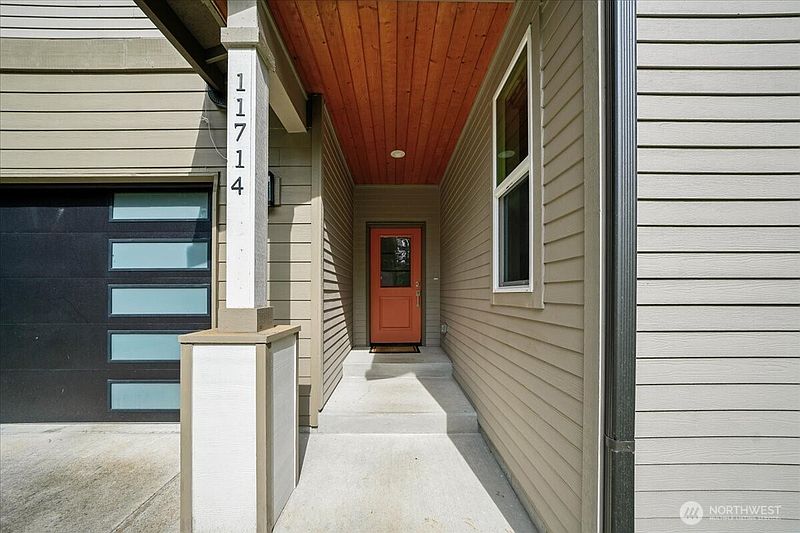 4th image of 11714 Lake Place