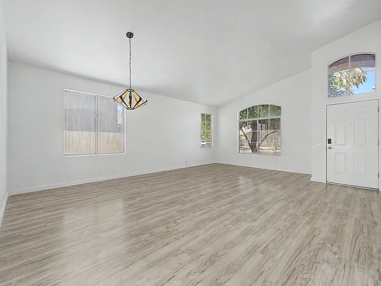 7251 E Lakeview Ave — Photo 6