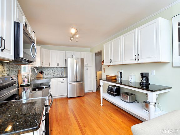 4th image of 15 Stillman Road