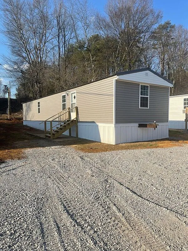 3 bed, 2.0 bath, $1,195 — Photo 1