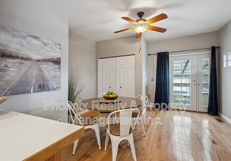 211 E Geneseo St — Photo 11