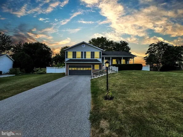 43 Little Knoll Dr, Hanover, PA 17331