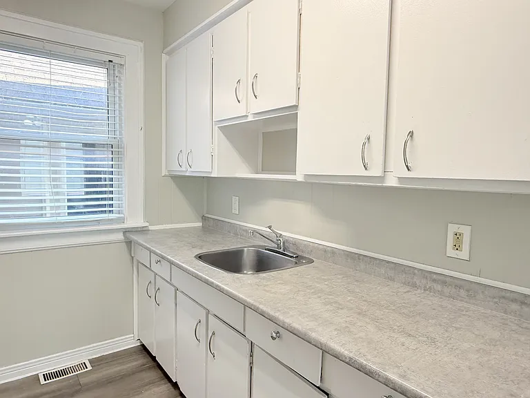 1658 Marentette Ave #1660 — Photo 3