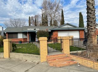 14 Oracle Ct, Sacramento, CA 95823