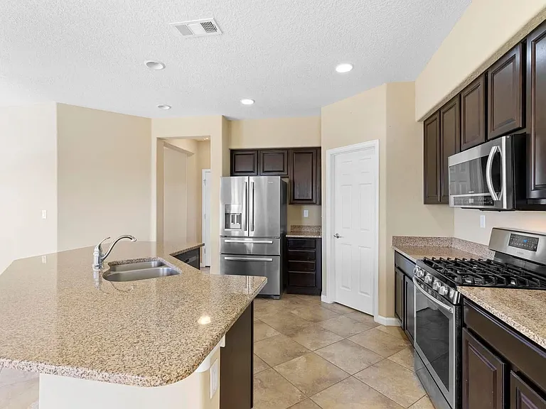 604 Loma Linda Loop NE — Photo 11