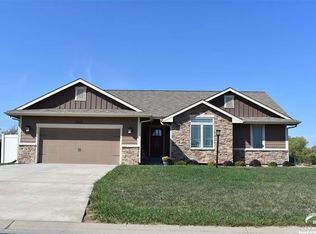 5323 NW Sterling Chase Dr, Topeka, KS 66618
