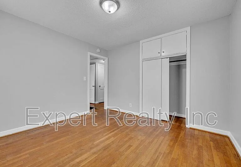 920 Parkway Dr — Photo 18
