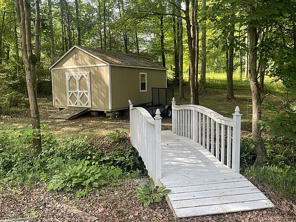 5th image of 96 Frances Dr