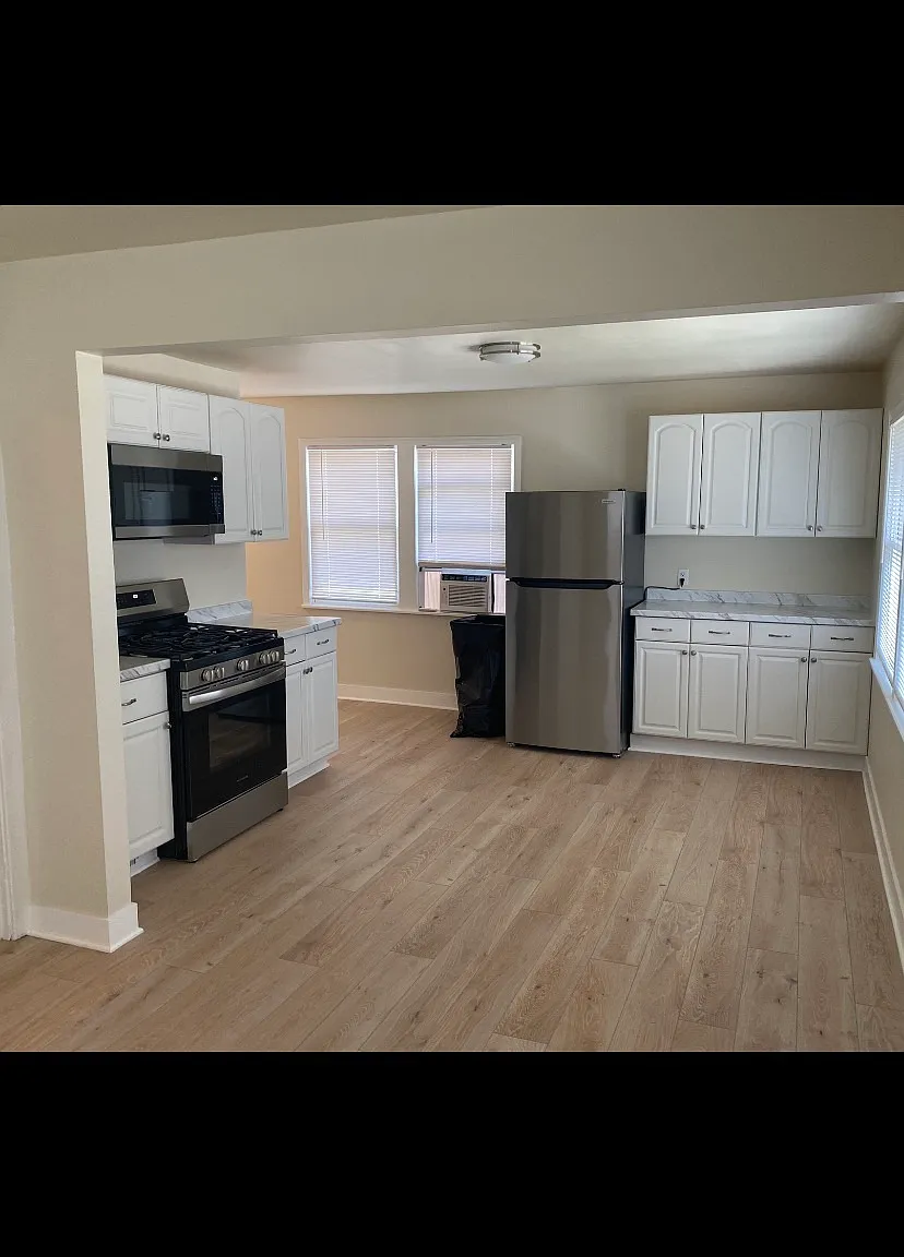2 bed, 840 sqft, $1,975 — Photo 2
