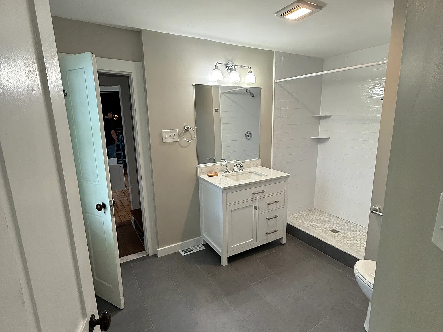 4 bed, 2135 sqft, $4,400 — Photo 2