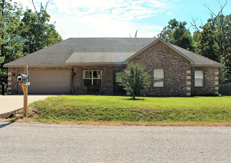 1st image of 17 Dunstable Dr