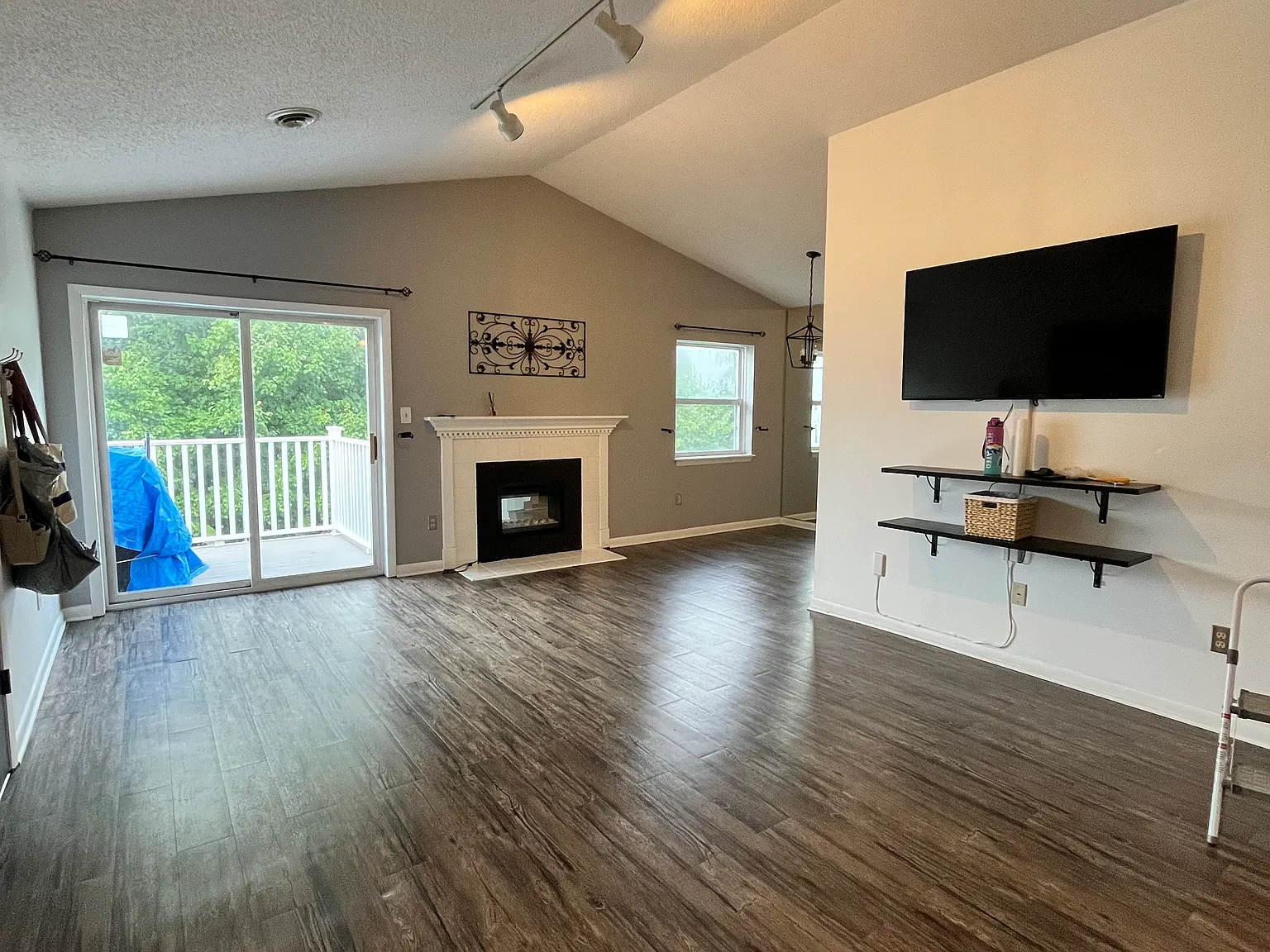 2 bed, 1136 sqft, $1,800 — Photo 2