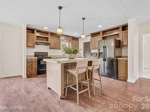 5th image of 111 Buck Ridge Dr