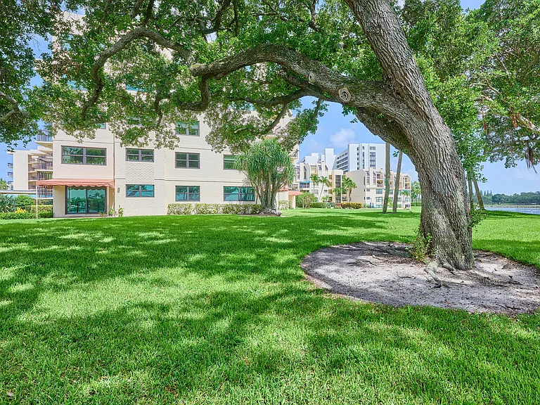 374 Golfview Rd #106 — Photo 59