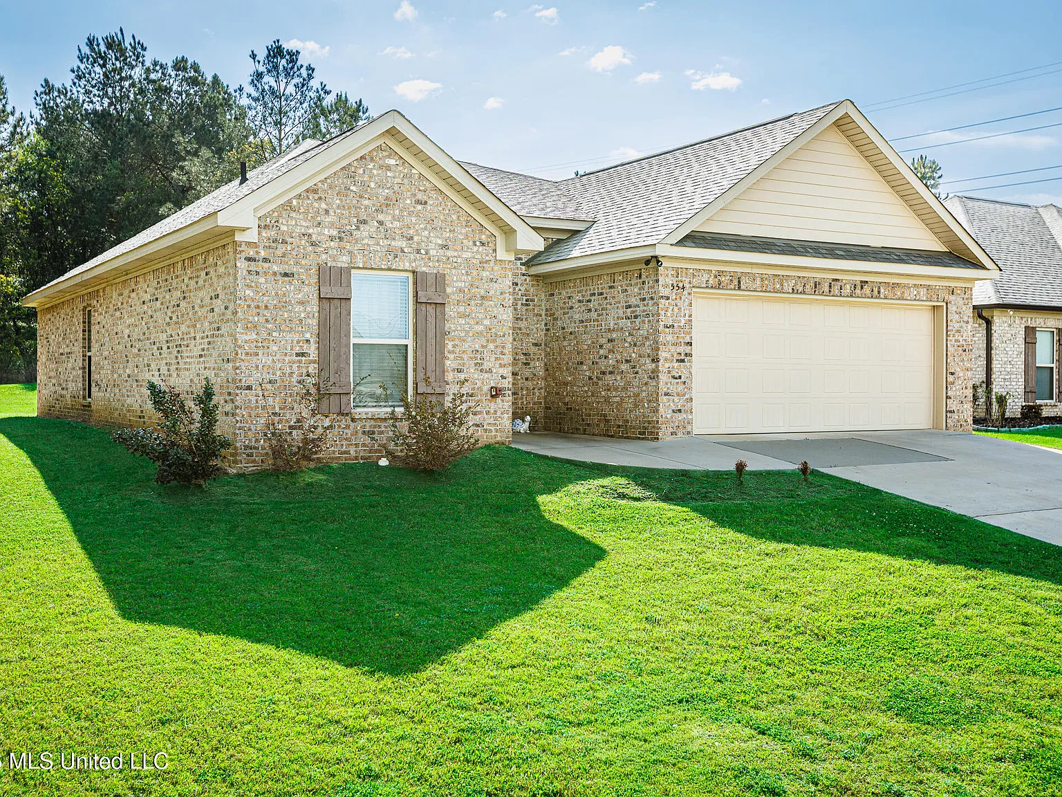 3 bed, 2.0 bath, 1704 sqft, $2,200 — Photo 3