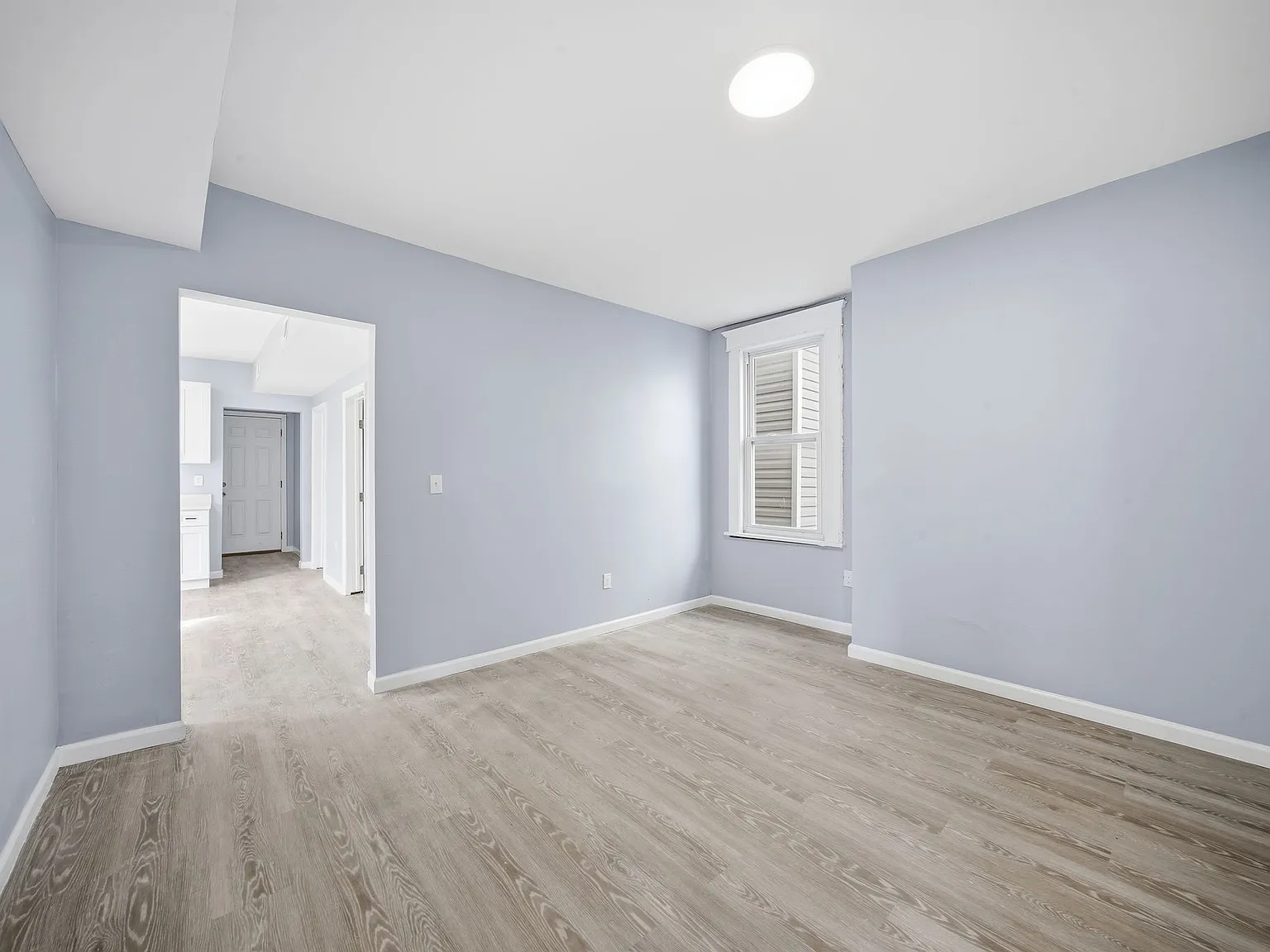 4 bed, 1000 sqft, $2,450 — Photo 2