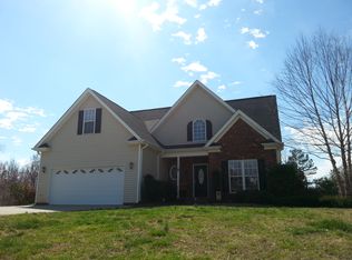 126 Crystal Ridge Dr, Lexington, NC 27295