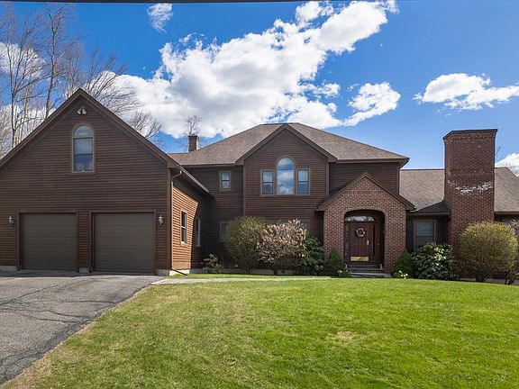 3rd image of 10 Upland Drive