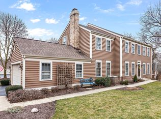 1590 Stonebridge Trl, Wheaton, IL 60189