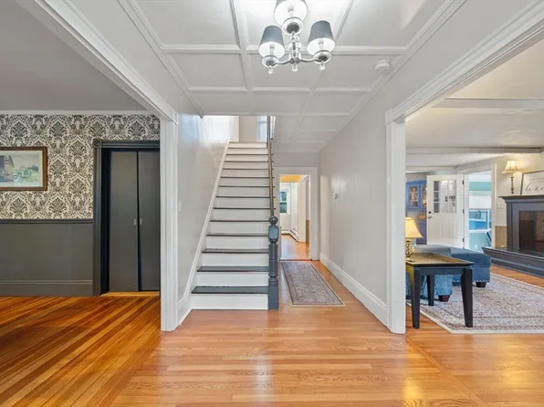 33 Cherry St, Plymouth, MA 02360