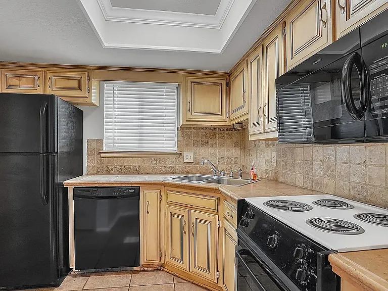 255 E Beaver Ave #611 — Photo 1