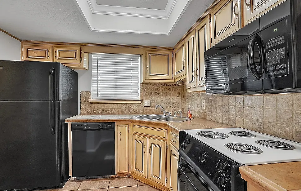 Building Photo - 3382 W Washington St #13