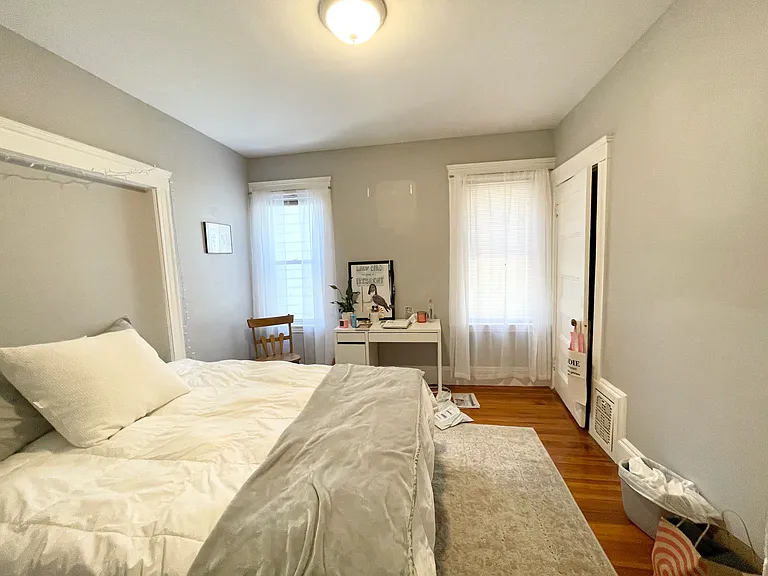 9 Taft St #2L — Photo 7