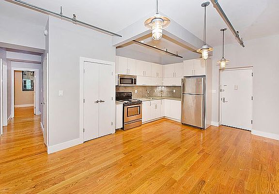 4th image of 283 7th Ave #205