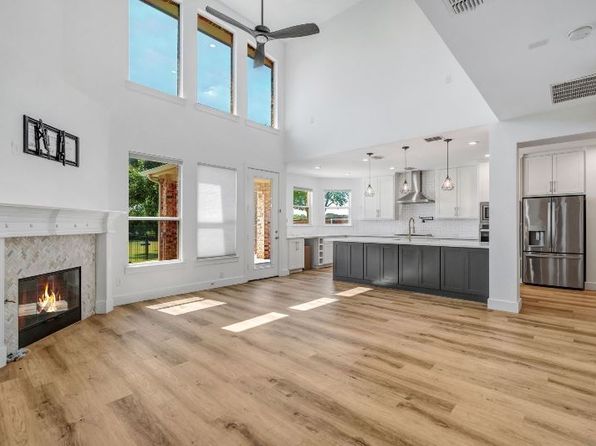 3812 Lakeway Dr