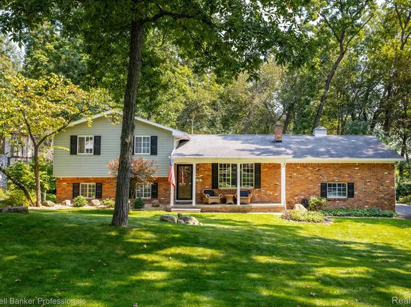 4573 Kingswood Dr, Brighton, MI 48116