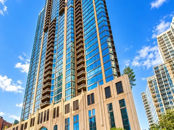 21 E Huron St APT 1802, Chicago, IL 60611